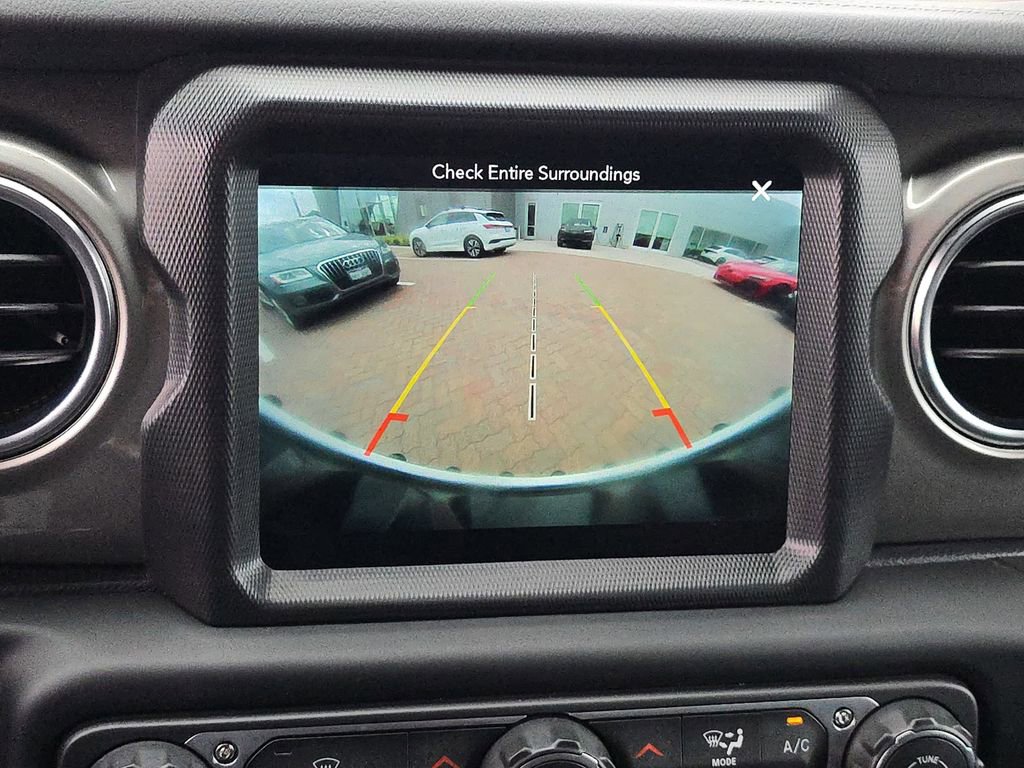 Used 2018 Jeep Wrangler Unlimited Sahara AWD/4WD image 30