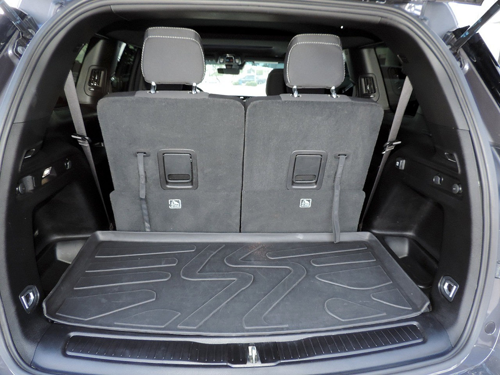 Used 2025 Jeep Grand Cherokee L Laredo RWD image 15