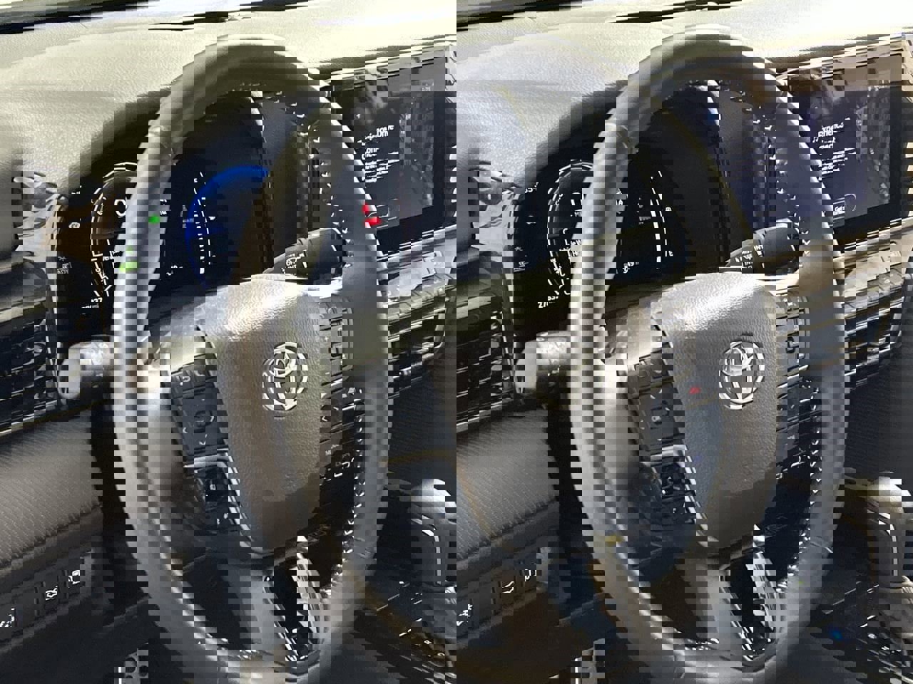 Used 2025 Toyota Camry SE image 13