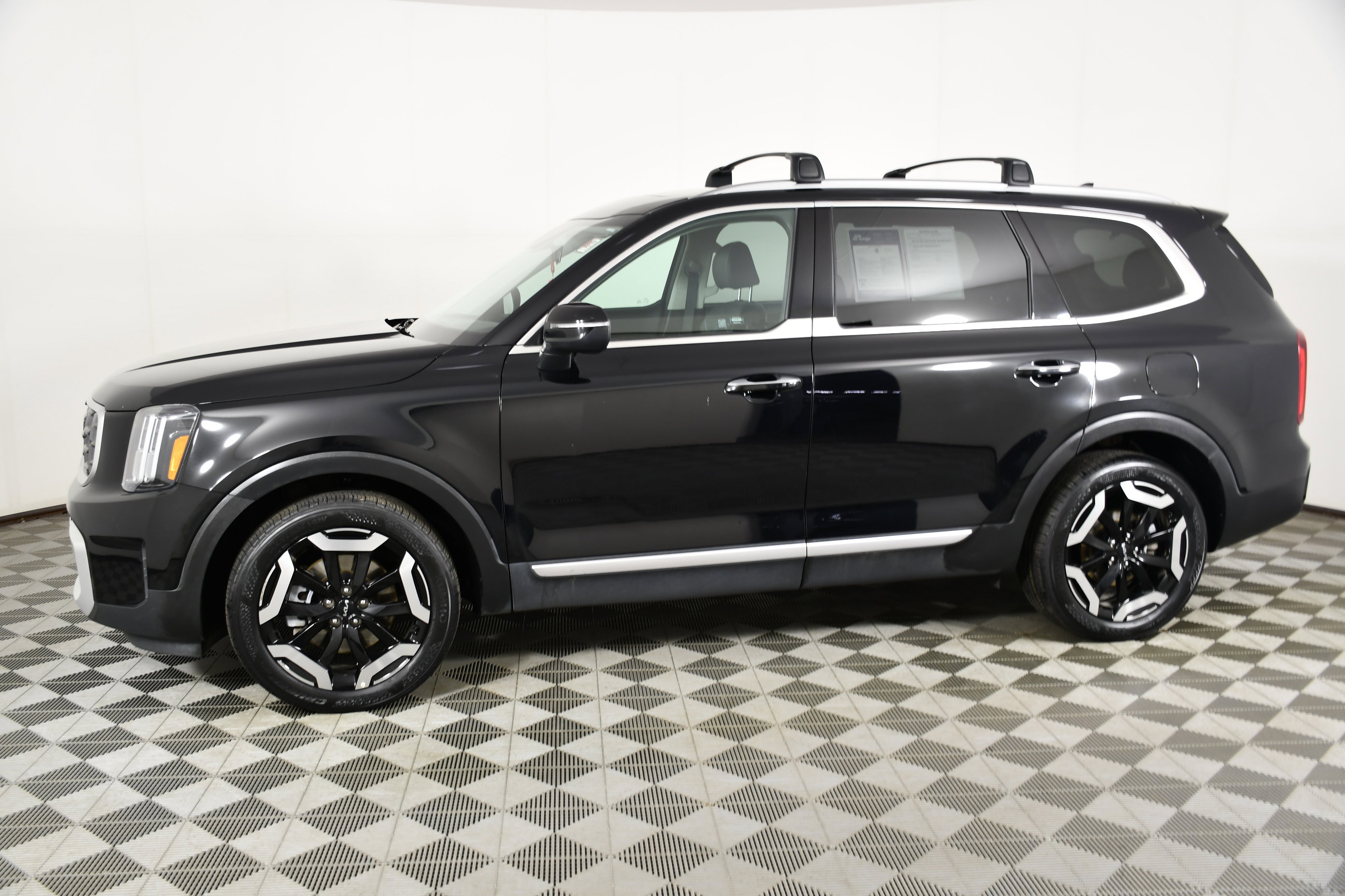 Used 2025 Kia Telluride S image 9