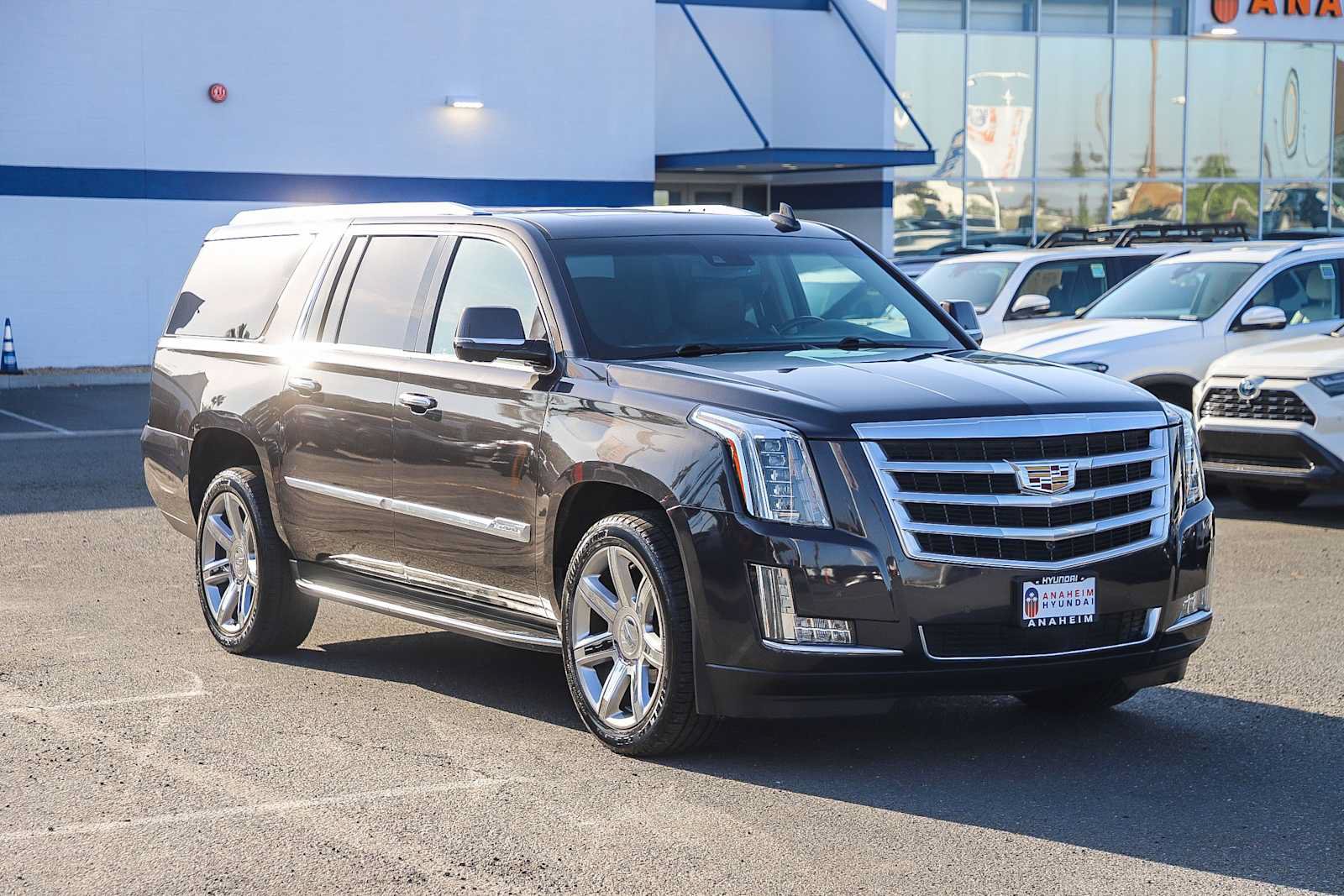 Used 2016 Cadillac Escalade ESV Premium AWD/4WD image 3