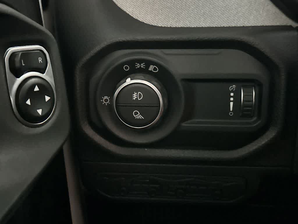 Used 2025 Jeep Gladiator Sport AWD/4WD image 16