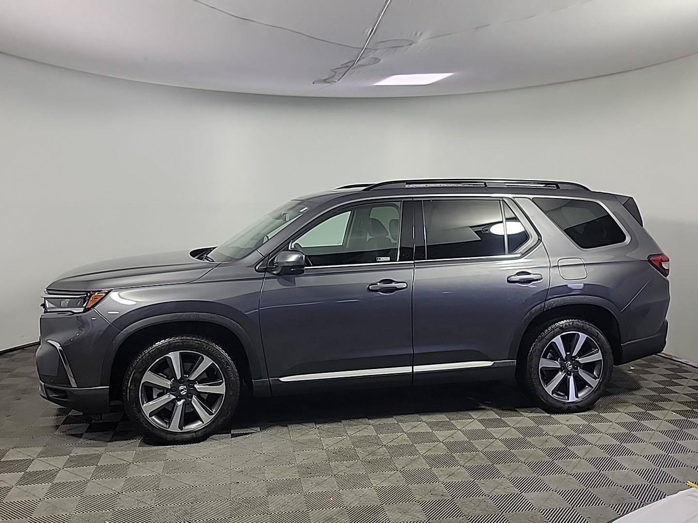 Certified 2025 Honda Pilot Touring image 11