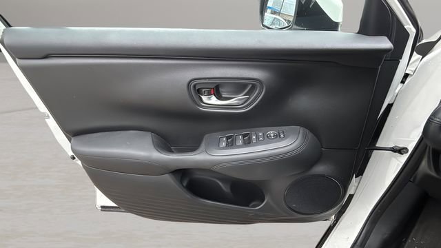 Used 2023 Honda HR-V LX image 17