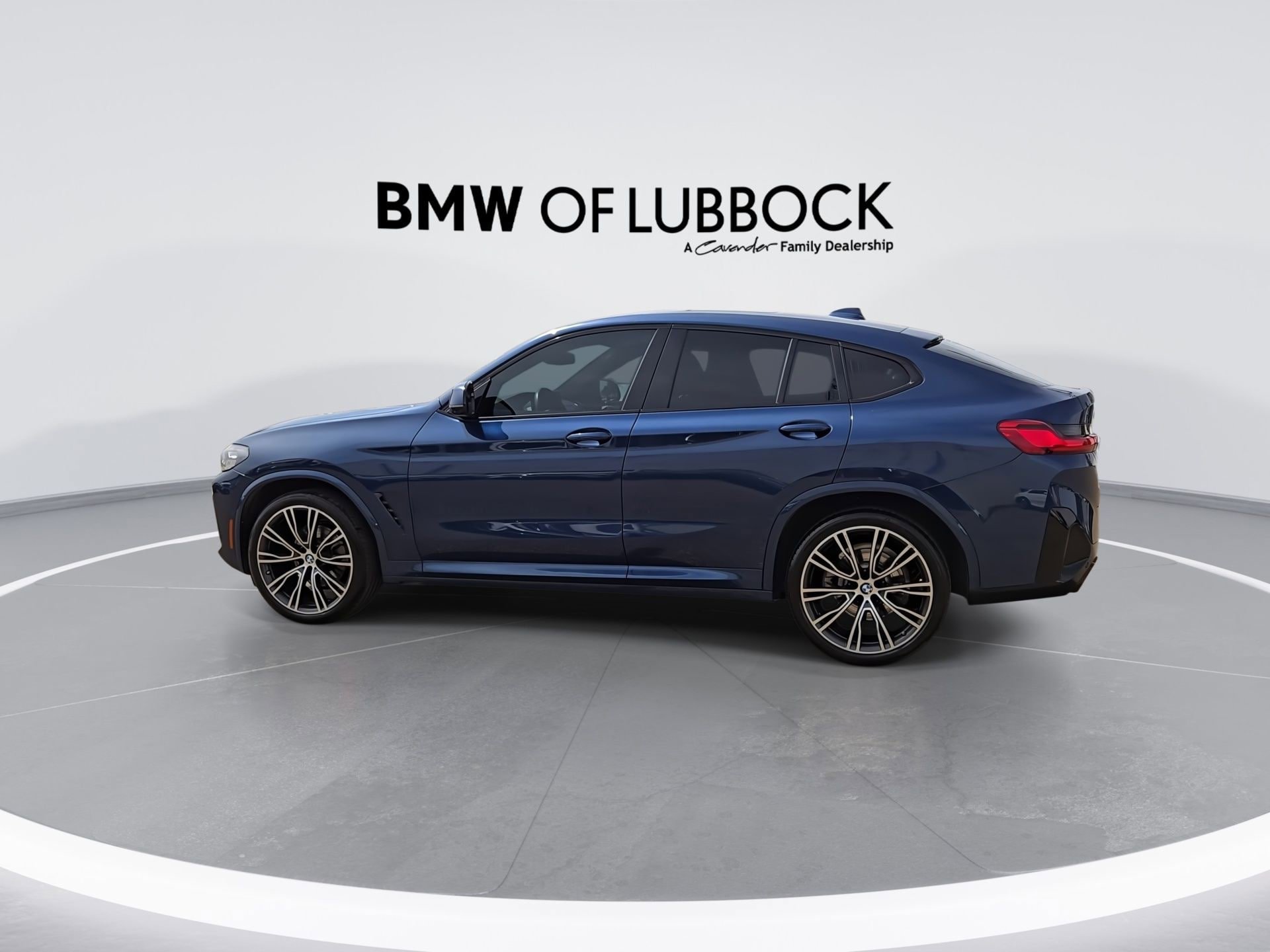 Used 2022 BMW X4 xDrive30i w/ M Sport Package AWD/4WD image 6