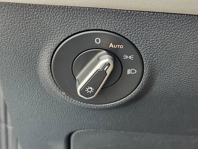 New 2025 Volkswagen Taos SE image 19