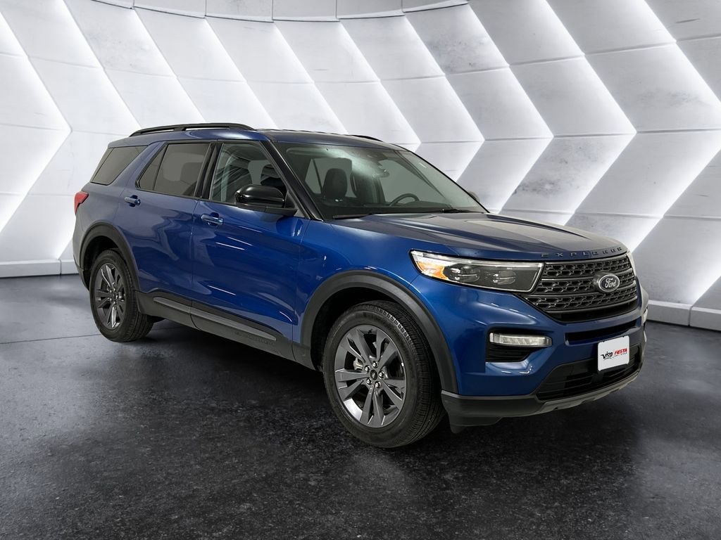 Used 2022 Ford Explorer XLT w/ Equipment Group 202A image 1