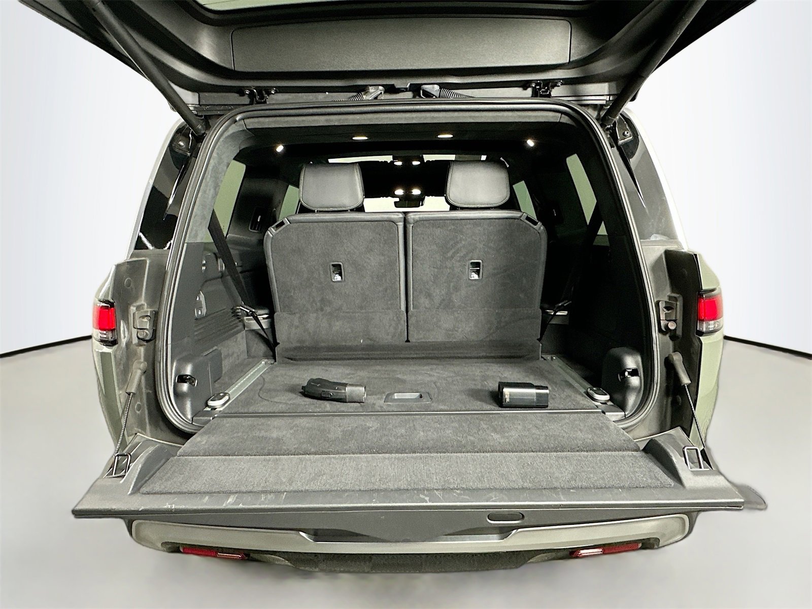 Used 2022 Rivian R1S Launch Edition image 27