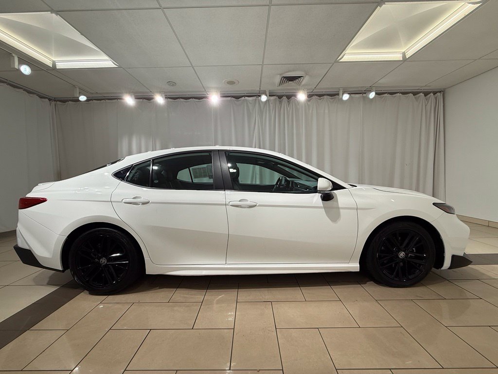 Used 2025 Toyota Camry SE FWD image 6