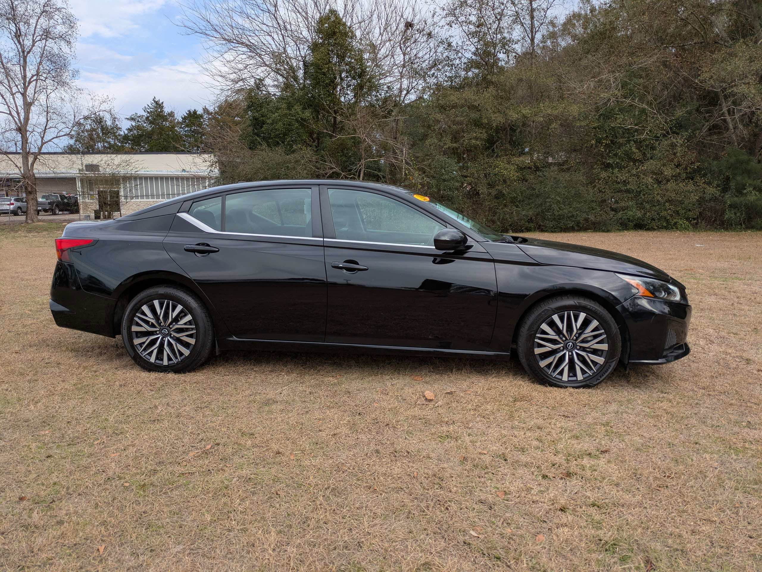 Used 2023 Nissan Altima 2.5 SV image 3