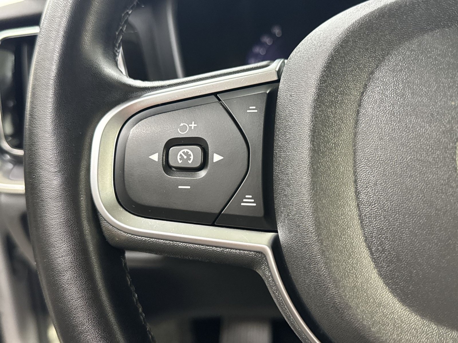 Used 2024 Volvo S60 B5 Core FWD image 45