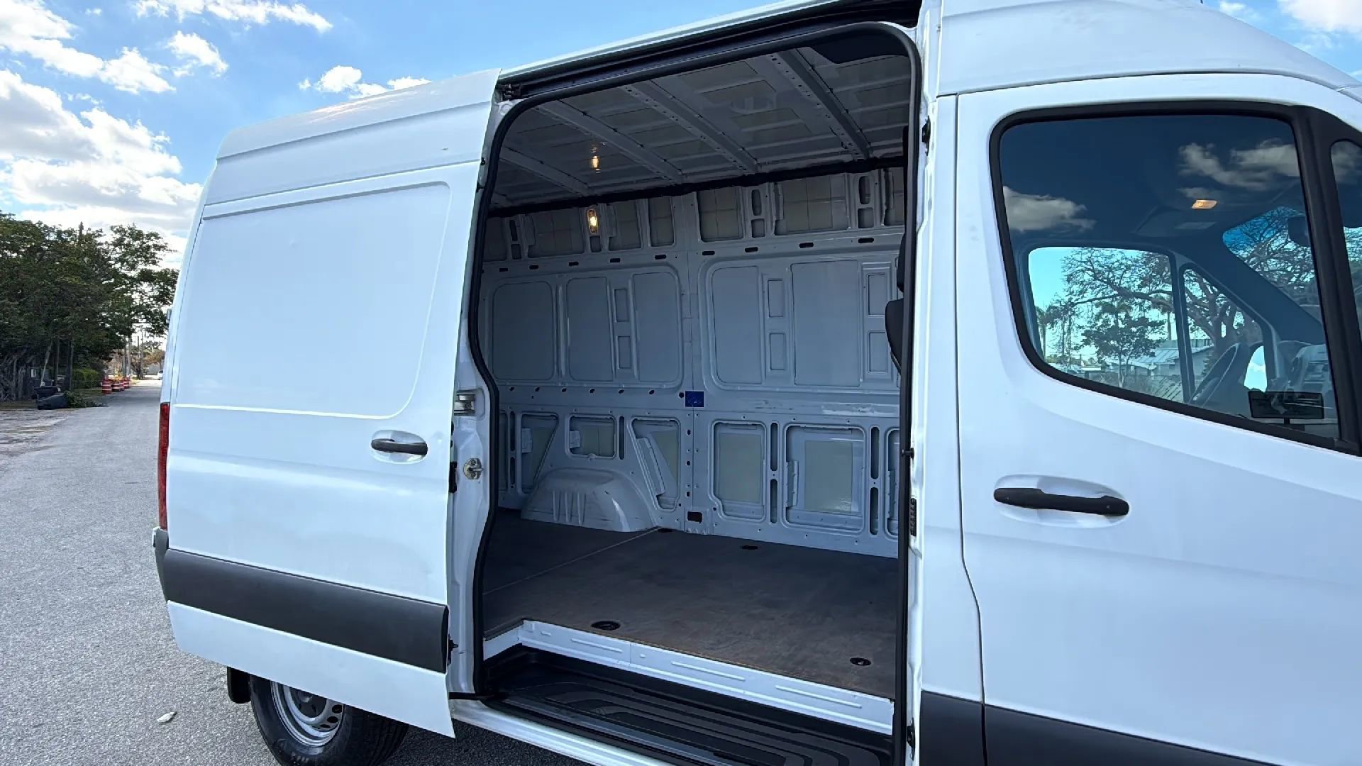 Used 2021 Mercedes-Benz Sprinter 1500 image 7