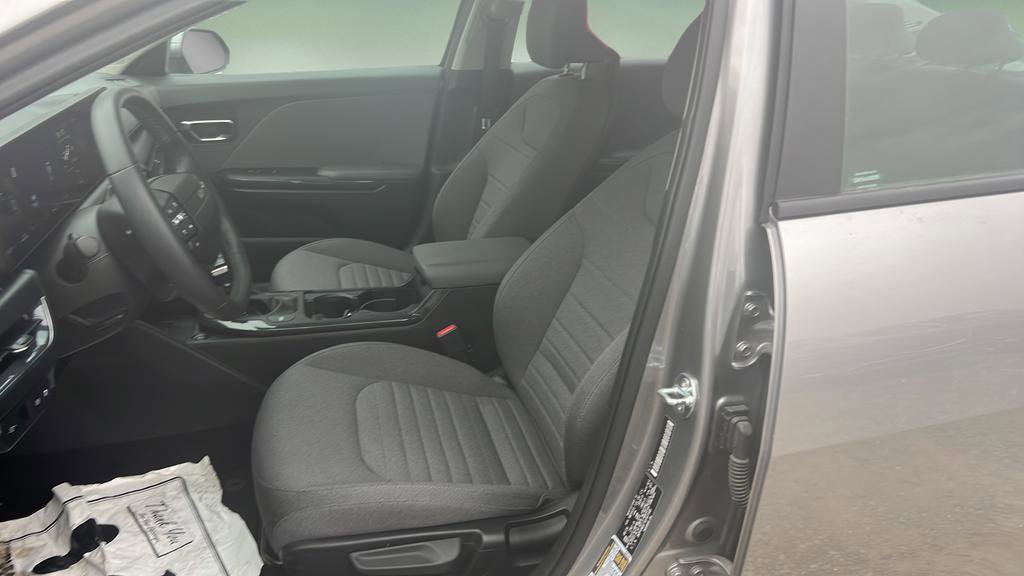Used 2025 Kia K4 EX image 16
