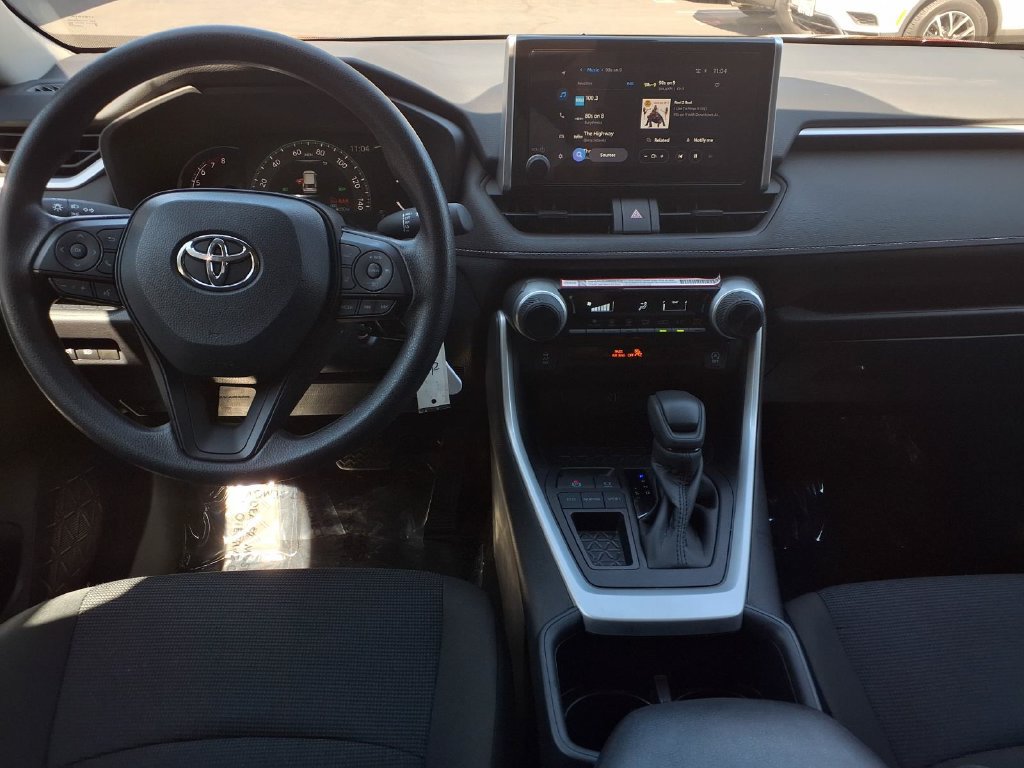 Certified 2025 Toyota RAV4 LE FWD image 31
