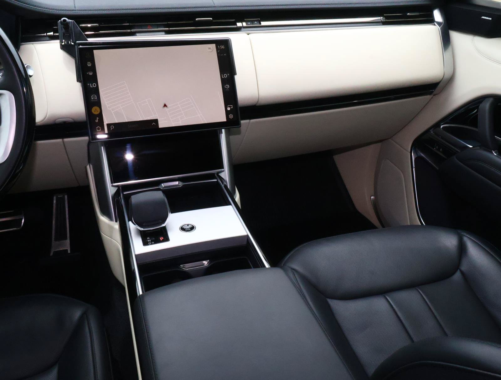 Used 2024 Land Rover Range Rover SE AWD/4WD image 11
