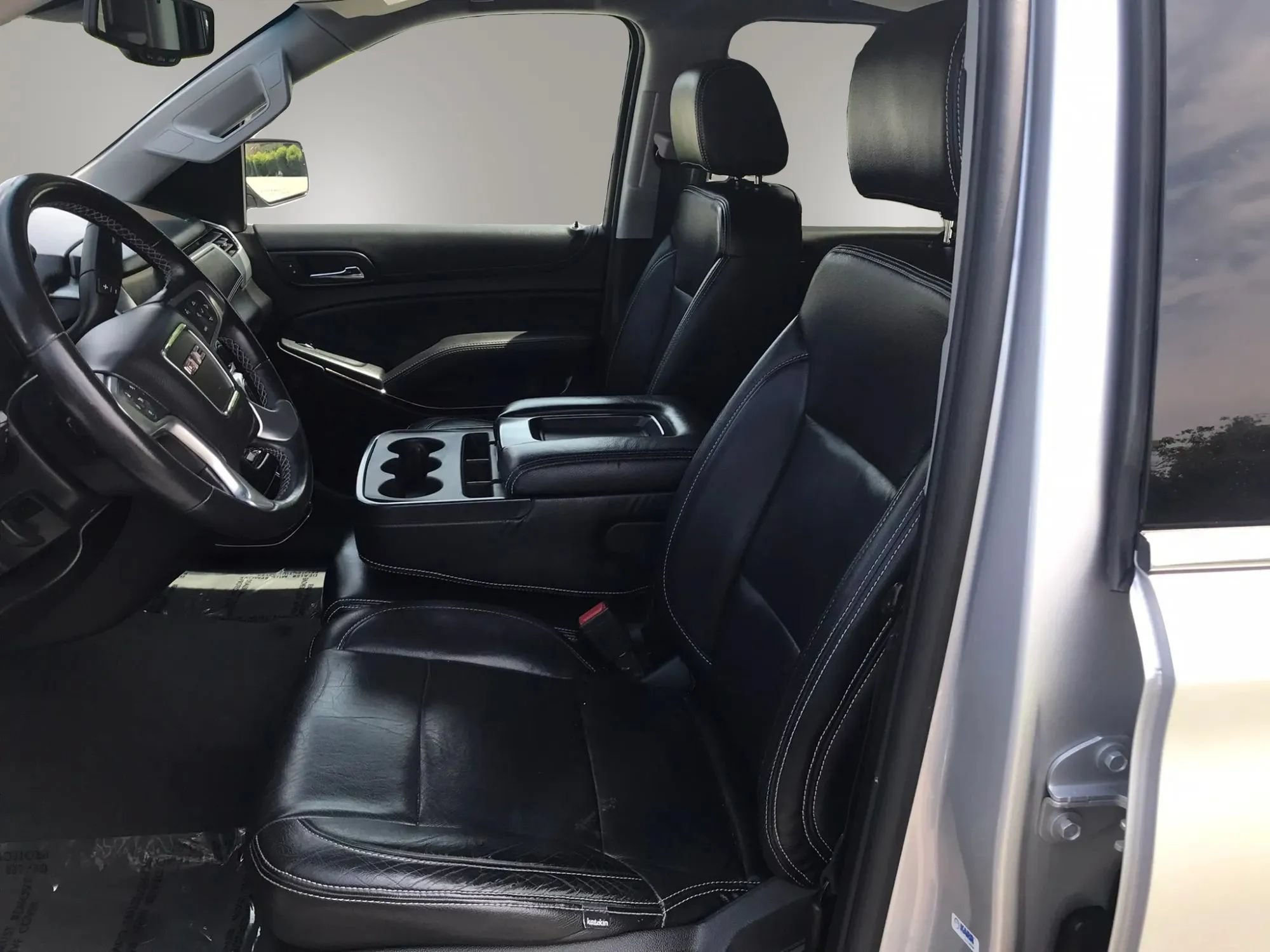 Used 2019 GMC Yukon XL SLE w/ SLE Value Package AWD/4WD image 16