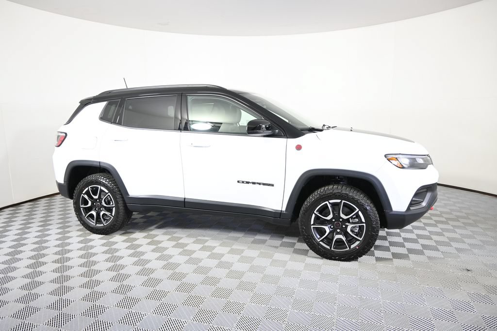 New 2026 Jeep Compass Trailhawk w/ Sun, Sound & Navigation Group AWD/4WD image 8