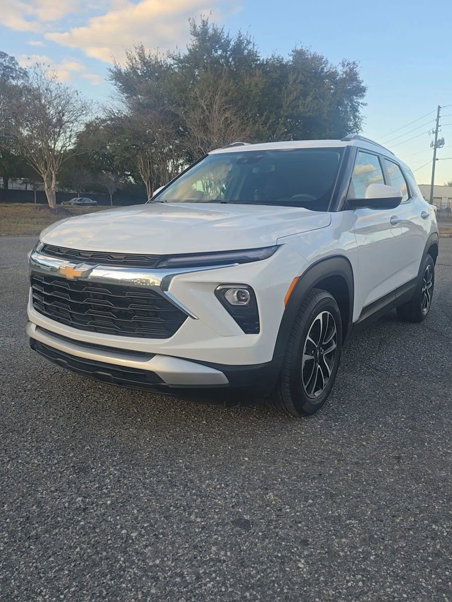 Used 2025 Chevrolet TrailBlazer LT image 1