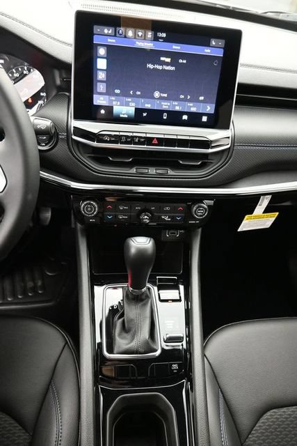 New 2025 Jeep Compass Latitude w/ Convenience Group AWD/4WD image 36
