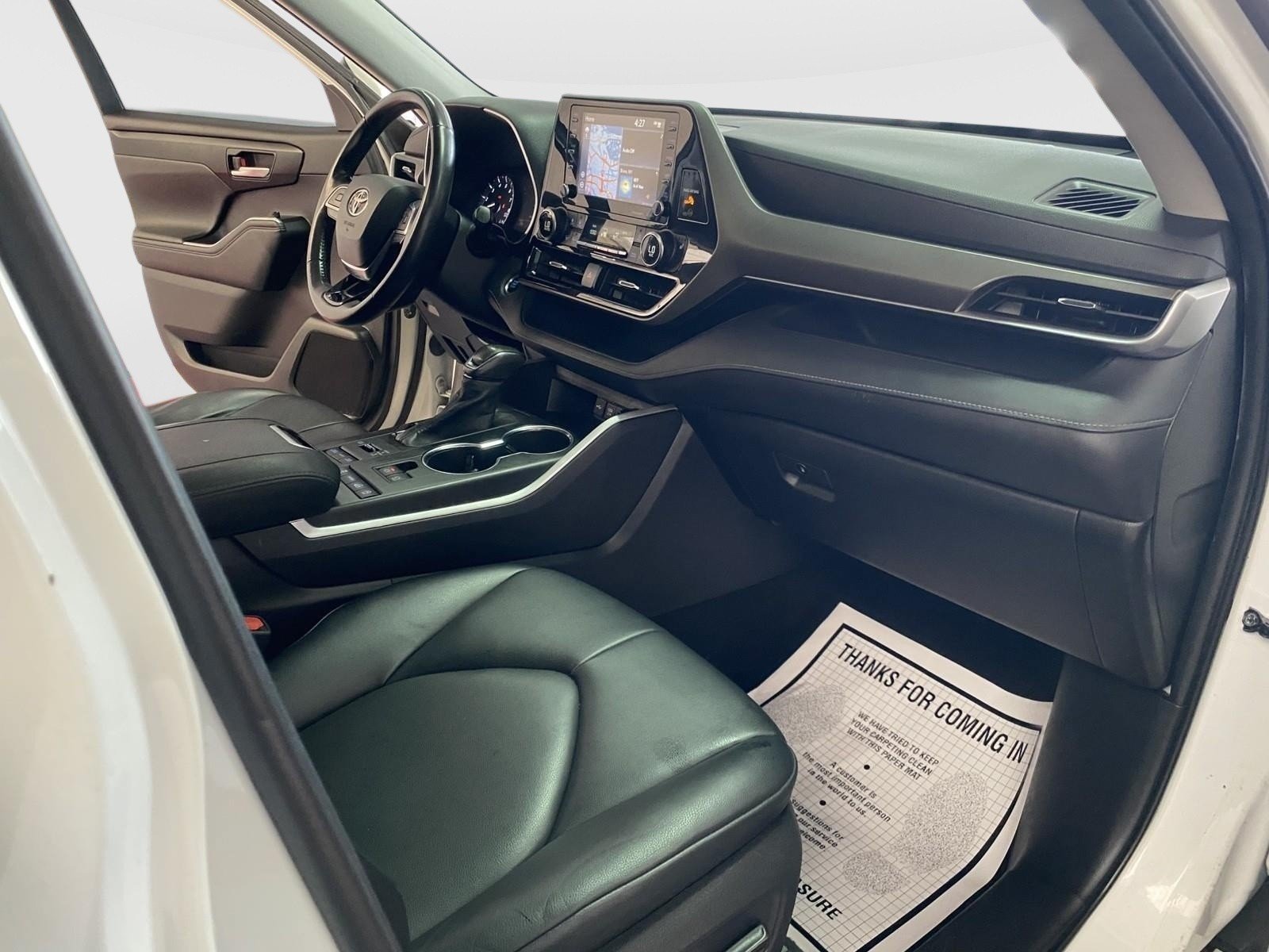 Used 2020 Toyota Highlander XLE AWD/4WD image 7