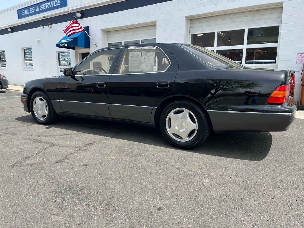 Used 1999 Lexus LS 400 RWD image 2