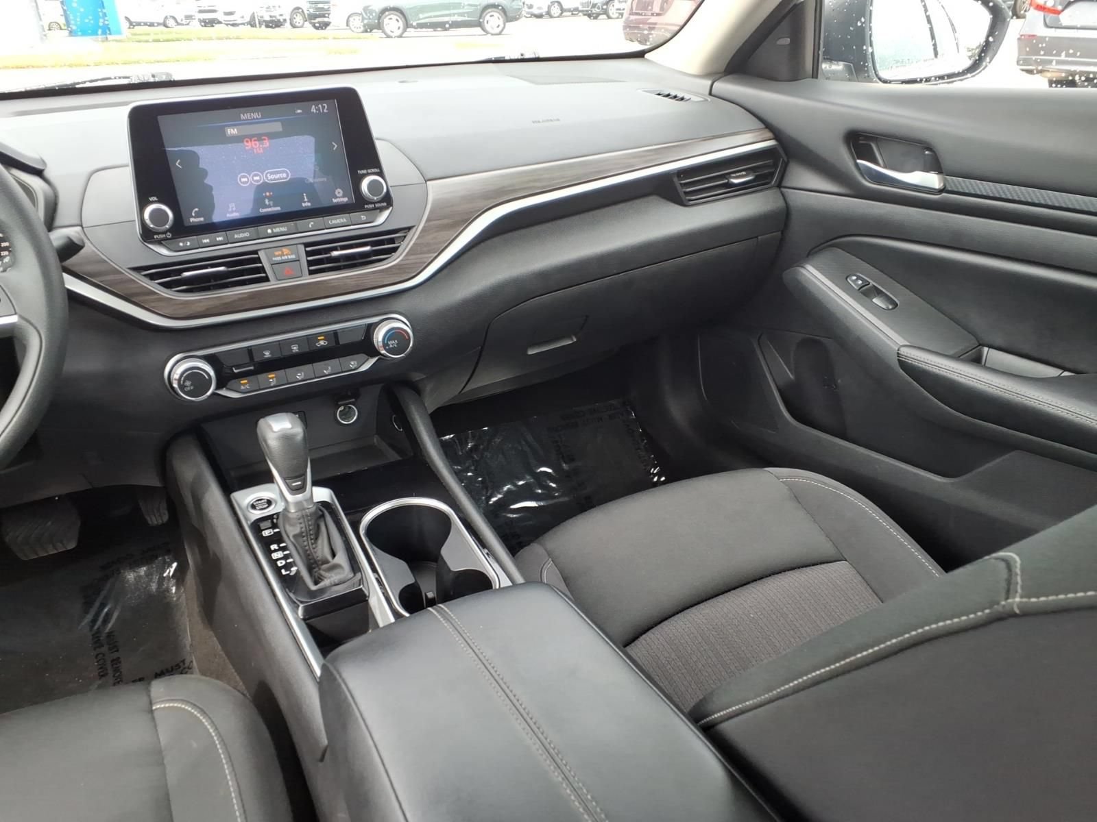 Used 2024 Nissan Altima 2.5 SV FWD image 15