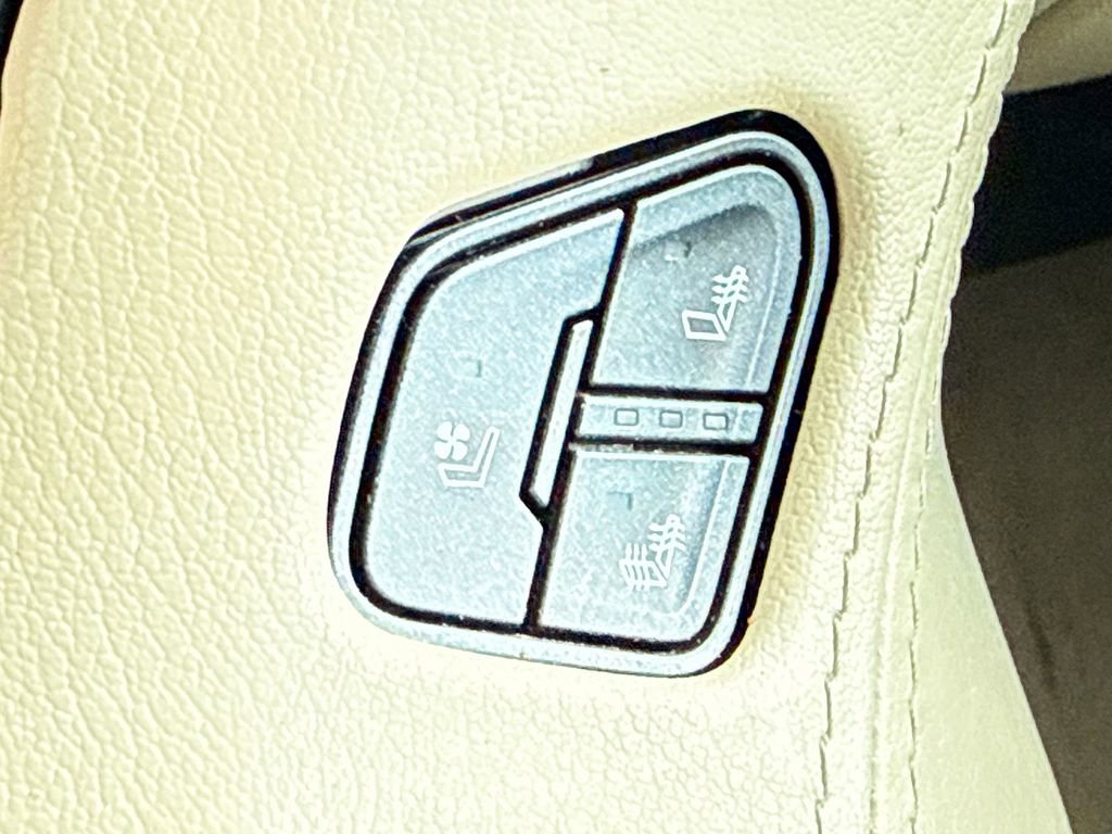 Used 2020 GMC Yukon XL Denali w/ Denali Ultimate Package image 21