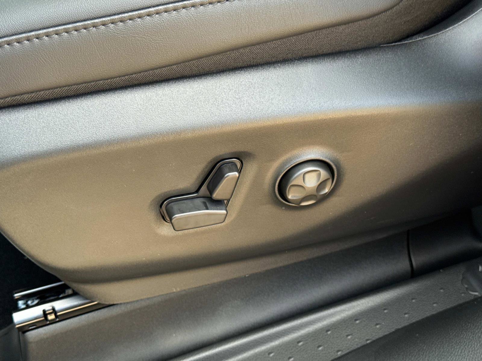 New 2026 Chrysler Voyager LX image 18