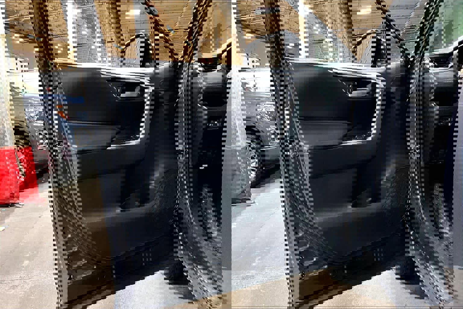 Used 2025 Toyota RAV4 XLE AWD/4WD image 22