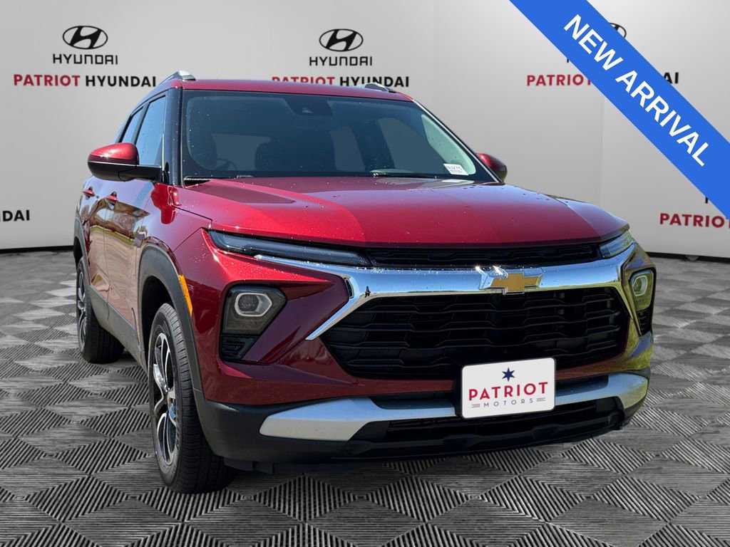 Used 2025 Chevrolet TrailBlazer LT AWD/4WD image 1