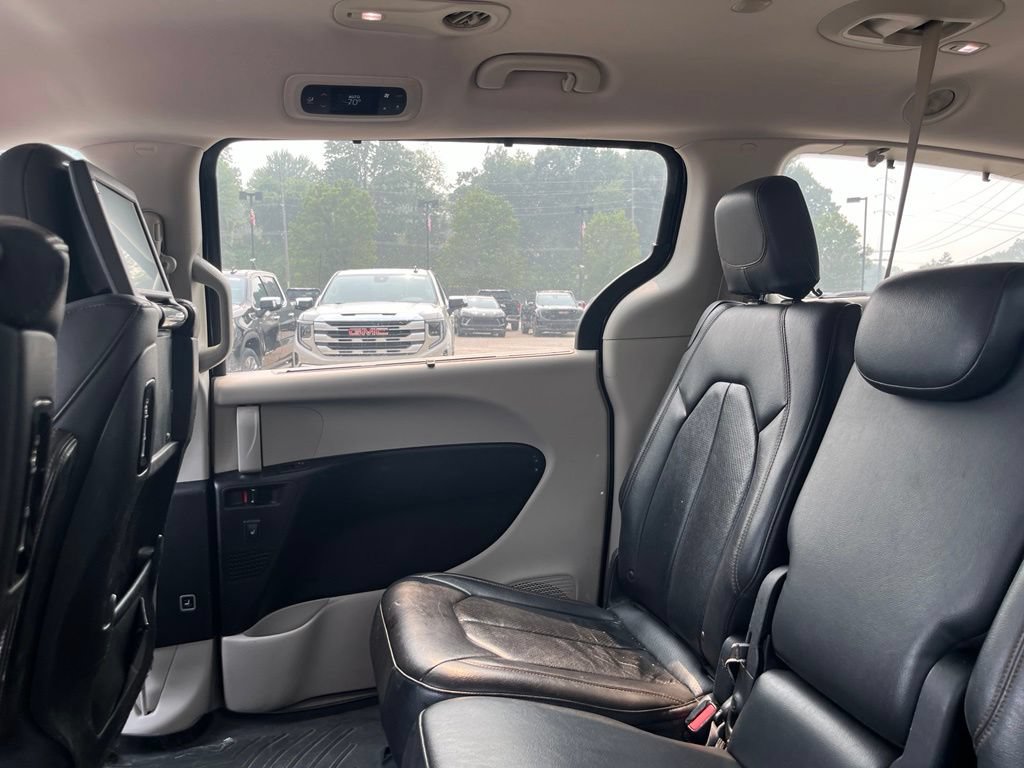 Used 2017 Chrysler Pacifica Touring-L Plus FWD image 21