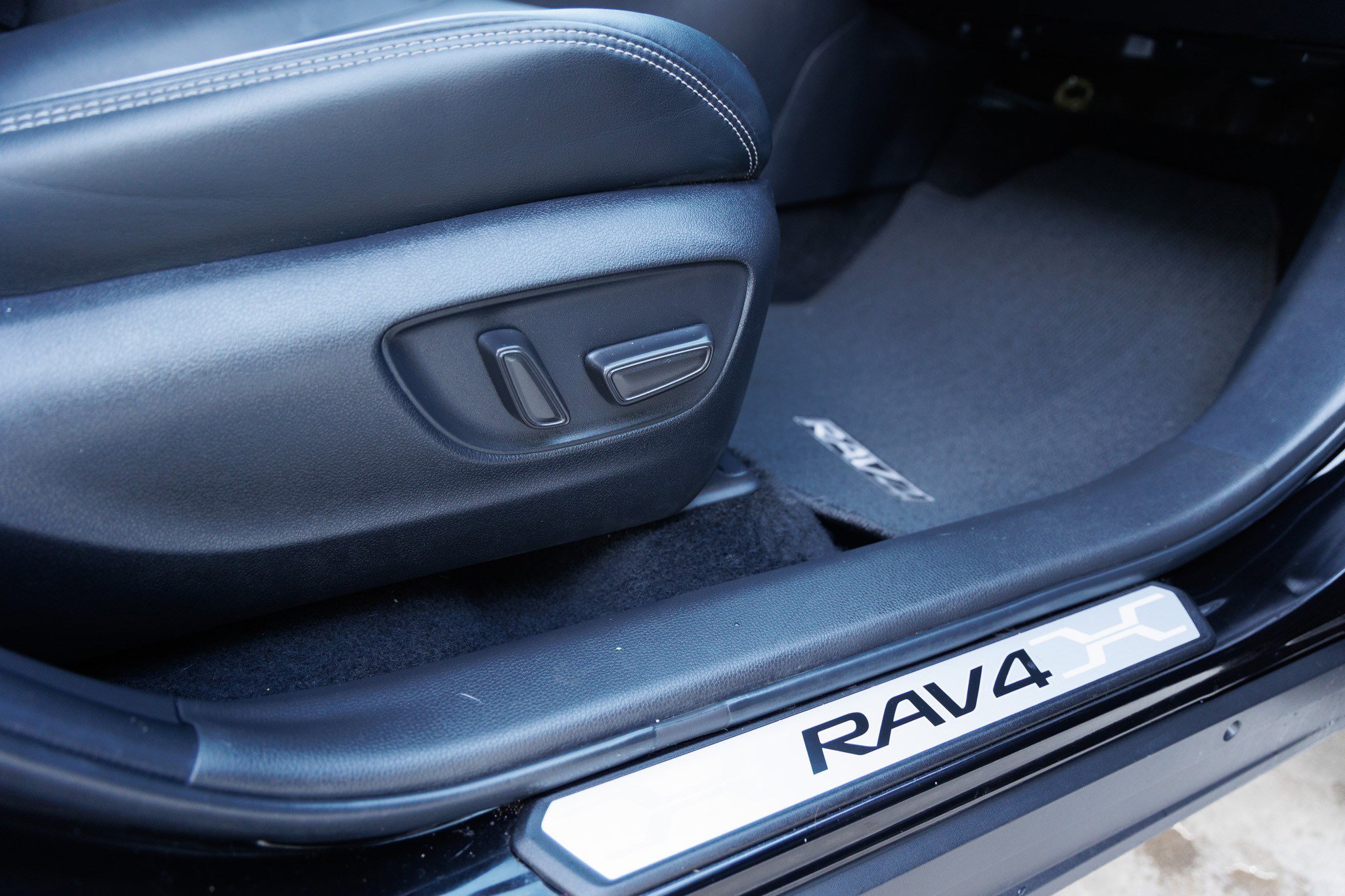 Used 2024 Toyota RAV4 Limited image 35