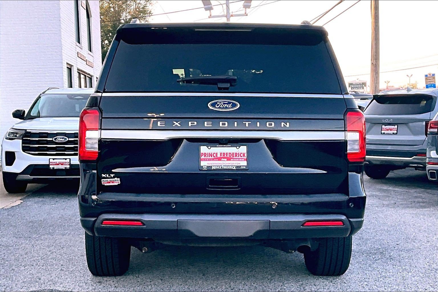 Used 2023 Ford Expedition XLT AWD/4WD image 4
