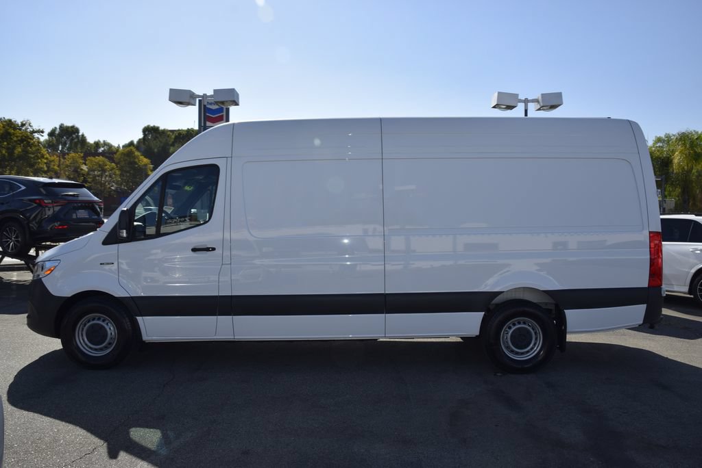 Used 2024 Mercedes-Benz eSprinter 170 Cargo image 3