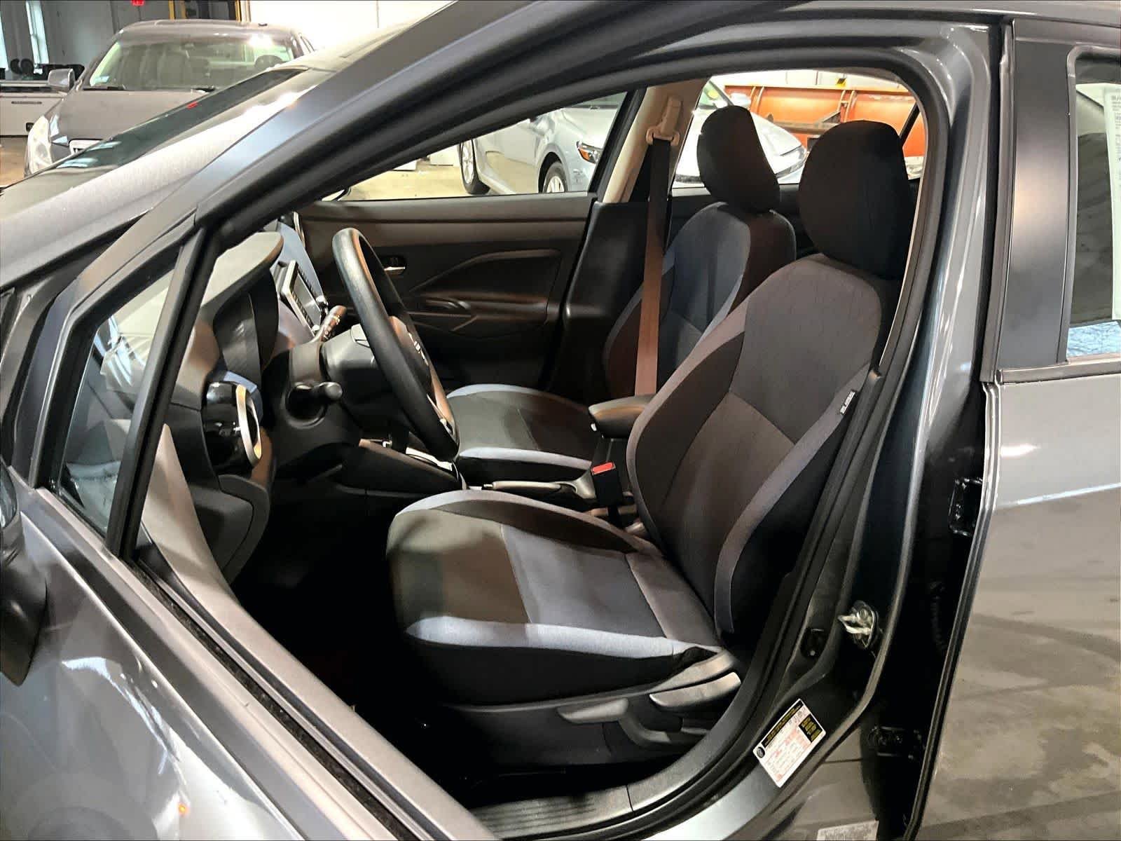 Used 2025 Nissan Versa SV w/ Trunk Package image 10