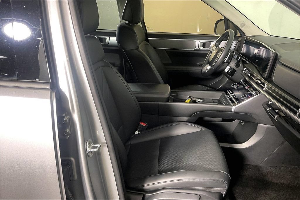 Used 2026 Hyundai Santa Fe SEL FWD image 9