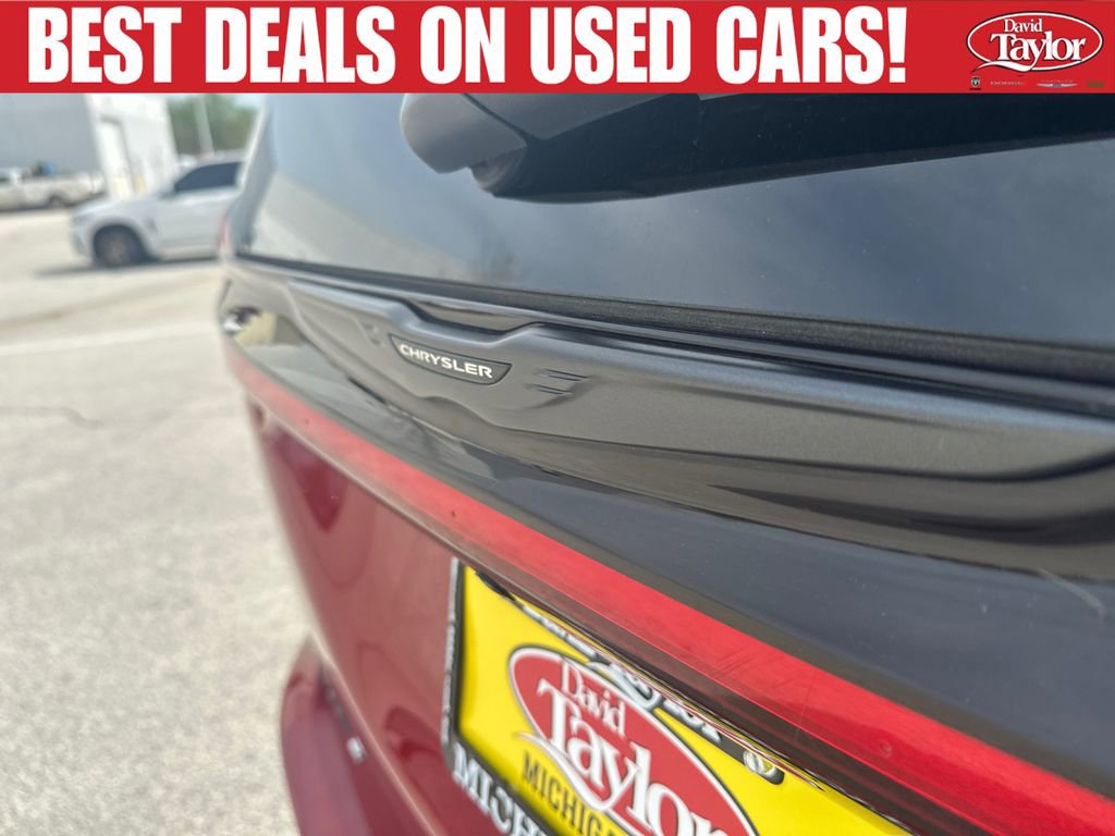 Used 2025 Chrysler Pacifica Limited FWD image 40
