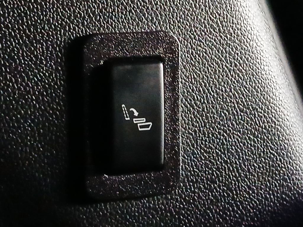 Used 2022 Chevrolet Tahoe Z71 w/ Luxury Package image 5