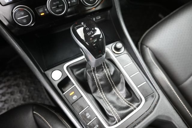 Used 2023 Volkswagen Jetta SE FWD image 13