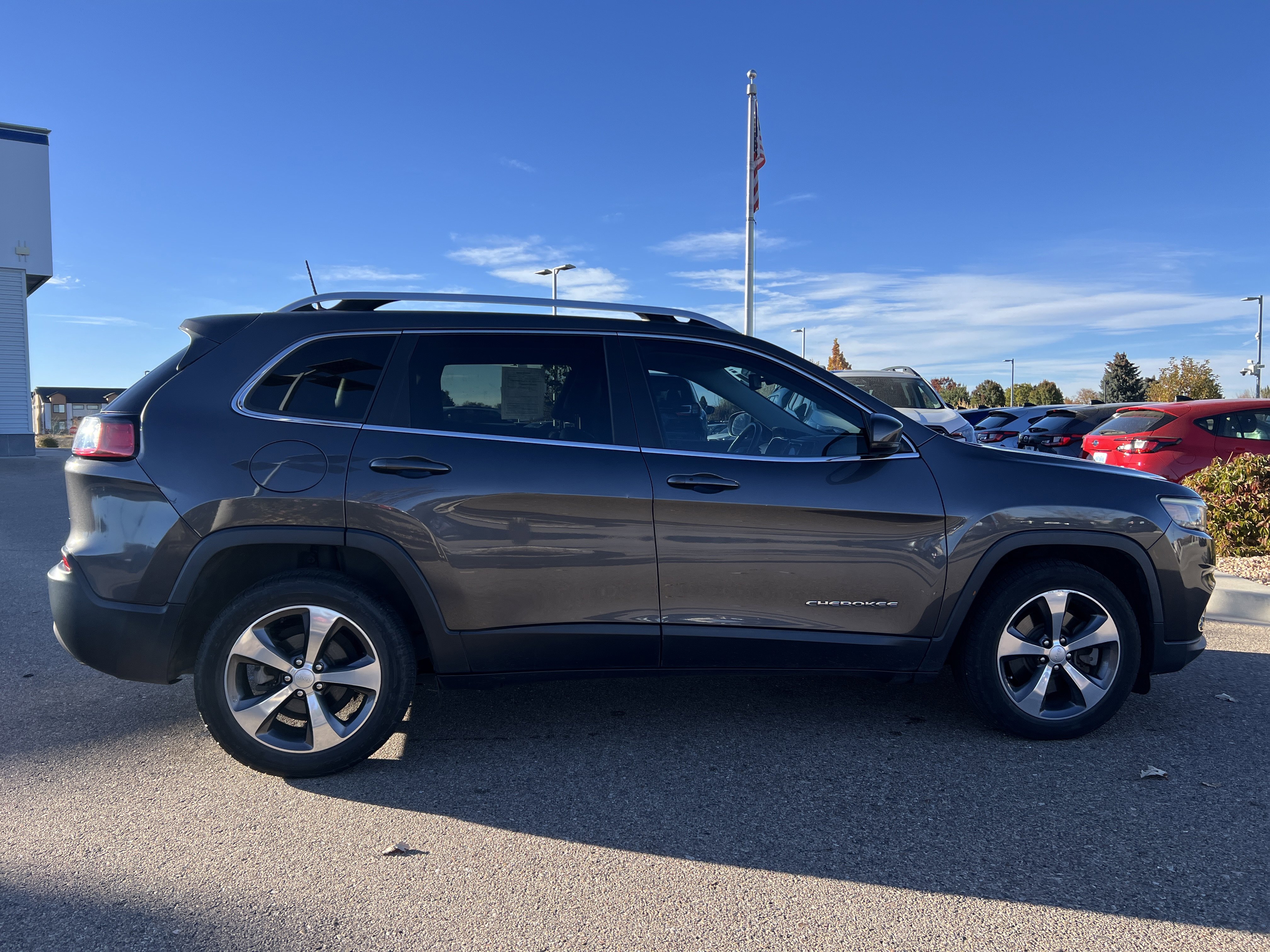 Used 2020 Jeep Cherokee Limited image 10