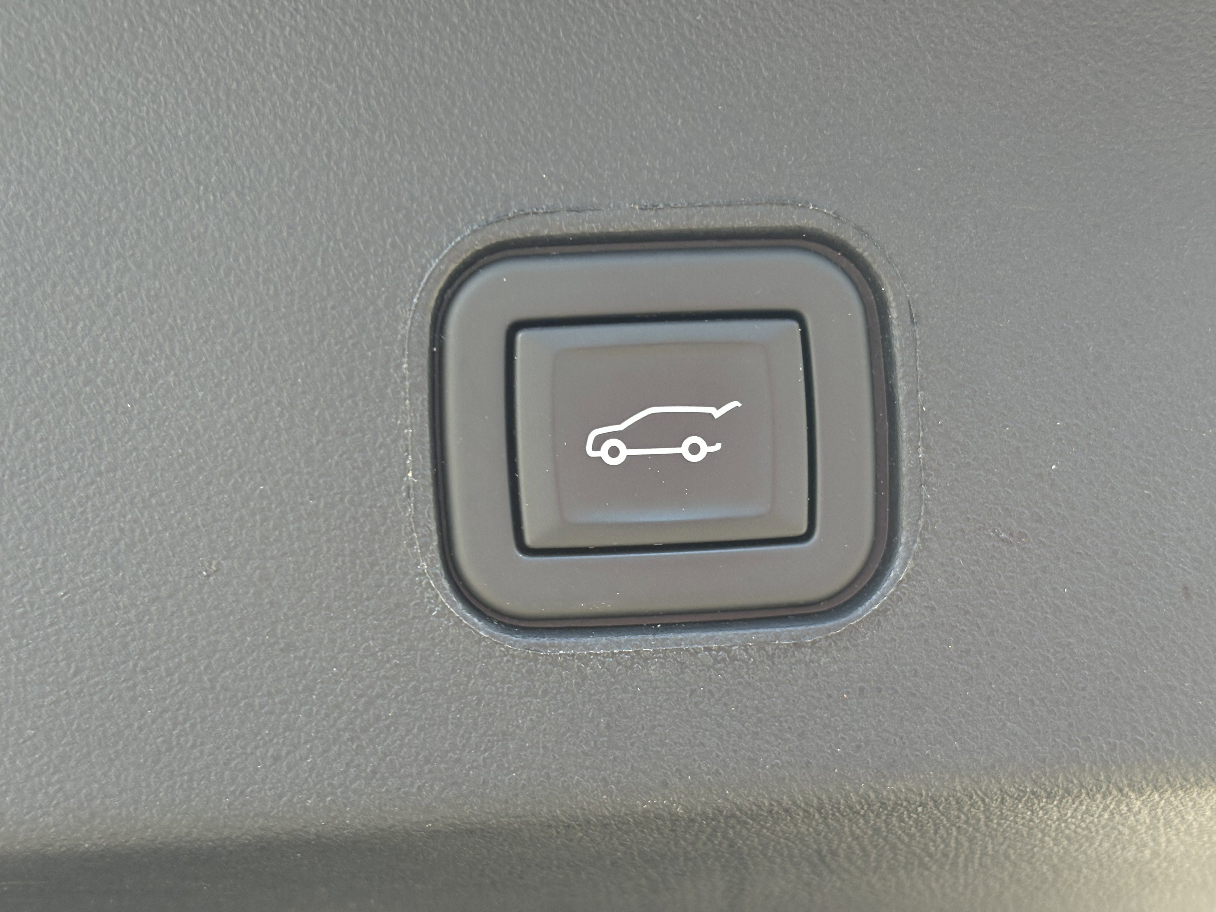 Used 2024 Cadillac Lyriq Tech AWD/4WD image 10