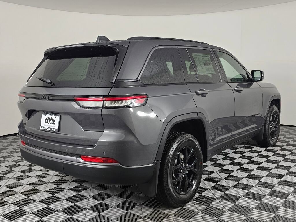 New 2026 Jeep Grand Cherokee Altitude image 4