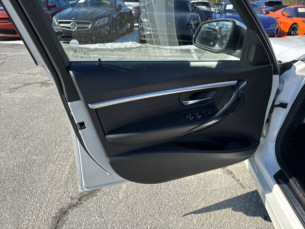 Used 2018 BMW 330e image 26