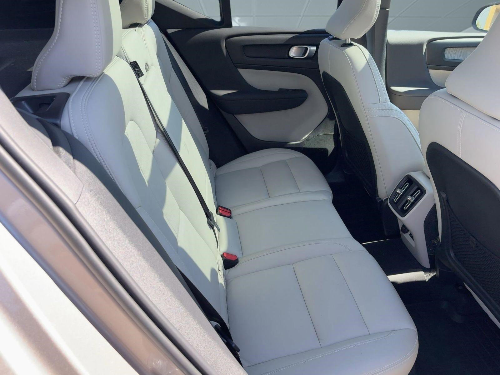 Certified 2023 Volvo XC40 B5 Plus w/ Climate Package AWD/4WD image 29