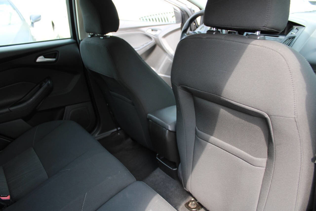 Used 2016 Ford Focus SE image 32