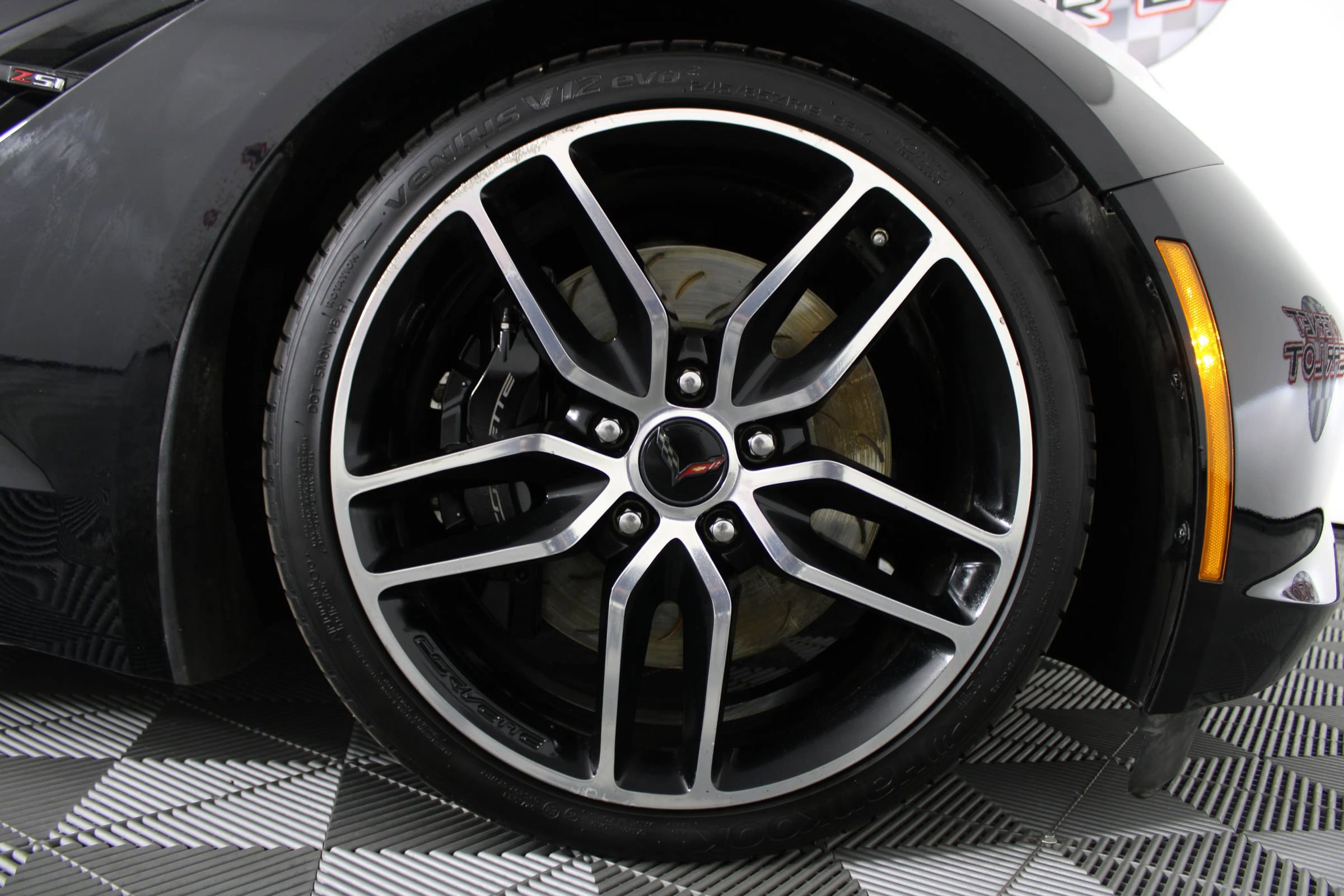 Used 2017 Chevrolet Corvette Stingray Coupe w/ Carbon Flash Badge Package image 40