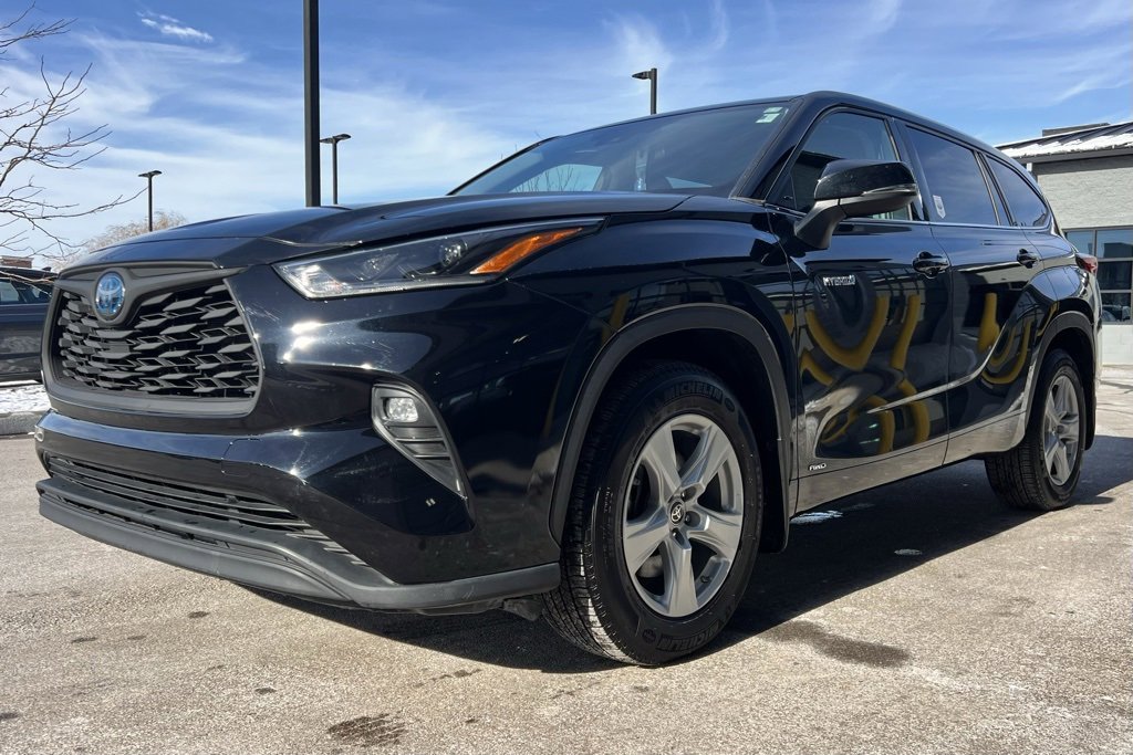 Used 2021 Toyota Highlander LE image 15