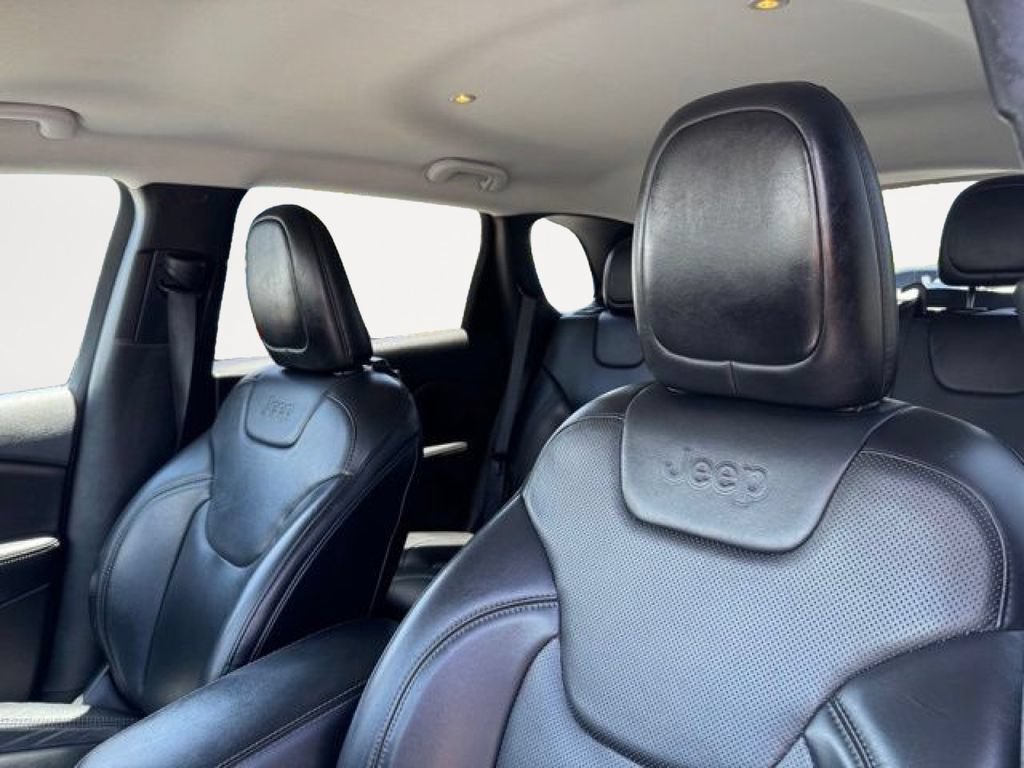 Used 2019 Jeep Cherokee Limited FWD image 18