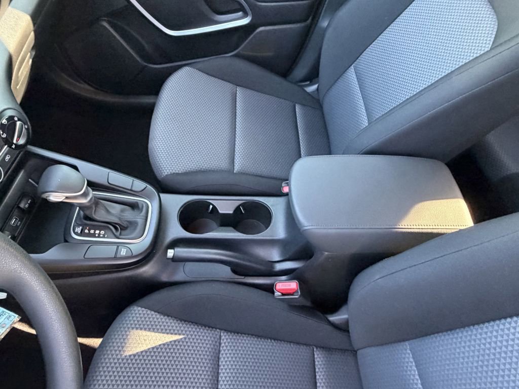 Used 2025 Kia Soul LX w/ LX Technology Package FWD image 19