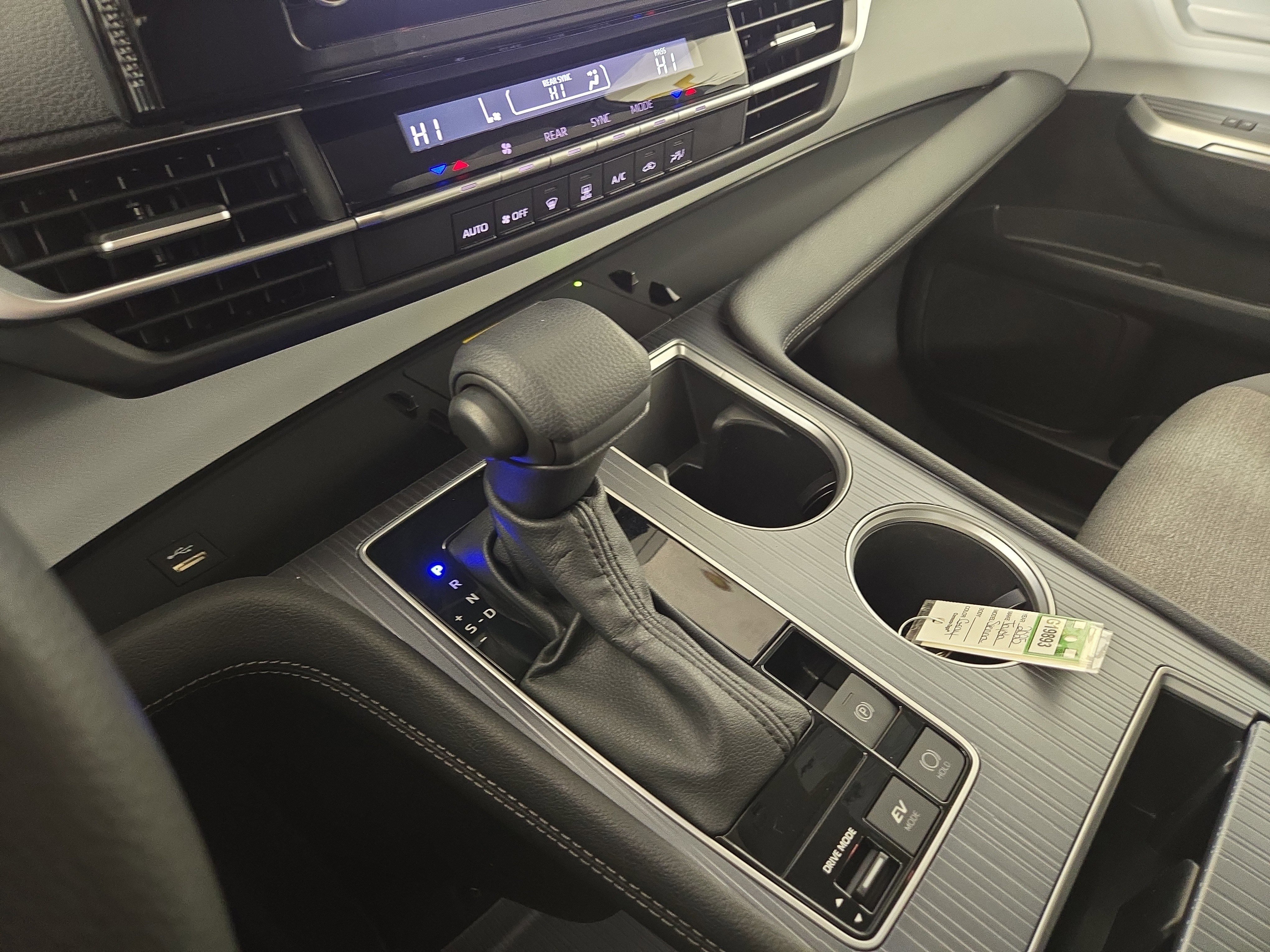 Used 2025 Toyota Sienna LE image 23